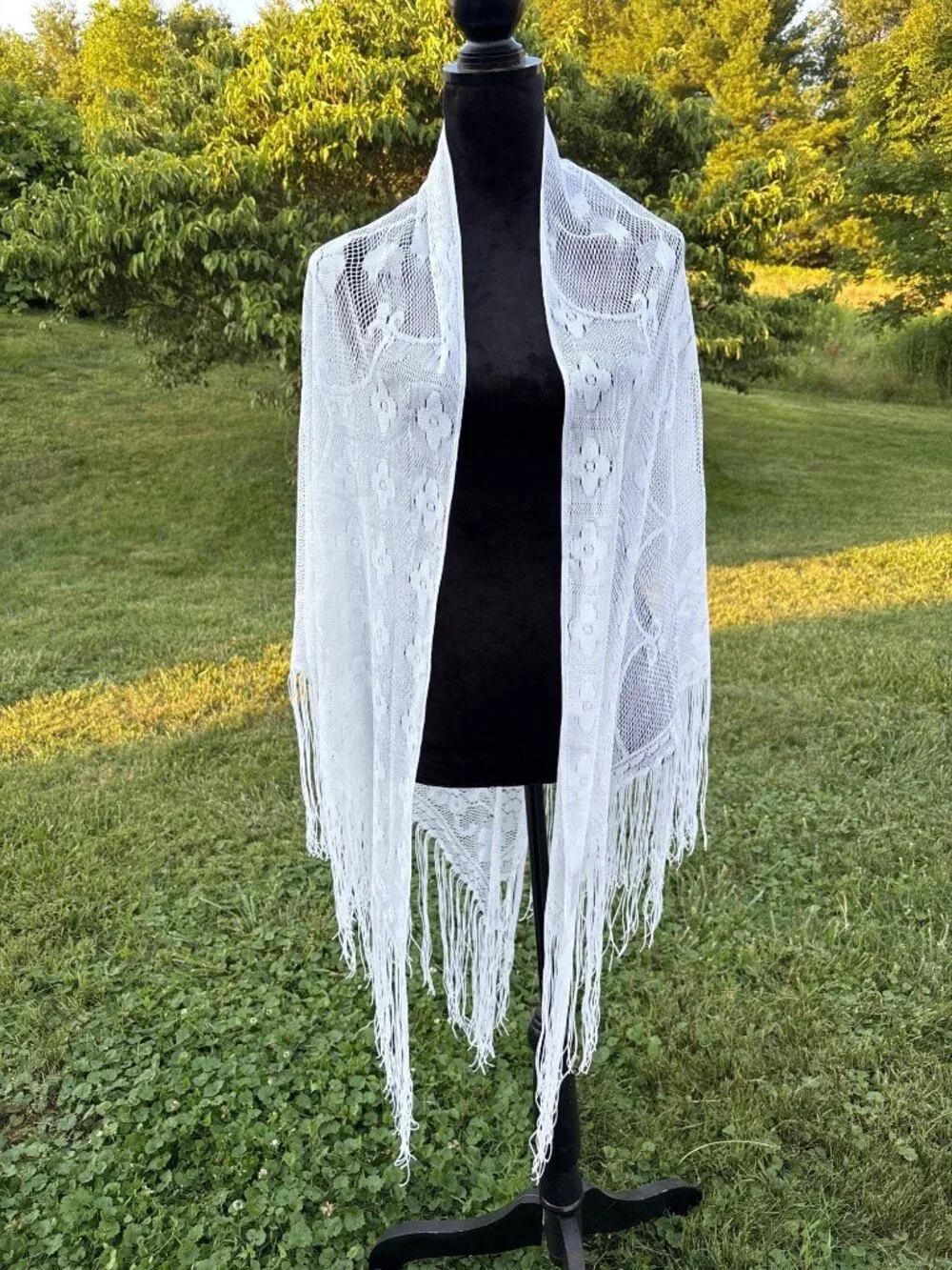 Vtg White Lace Triangle Shawl Fringe Floral Cottage Core Country Dressy Wrap